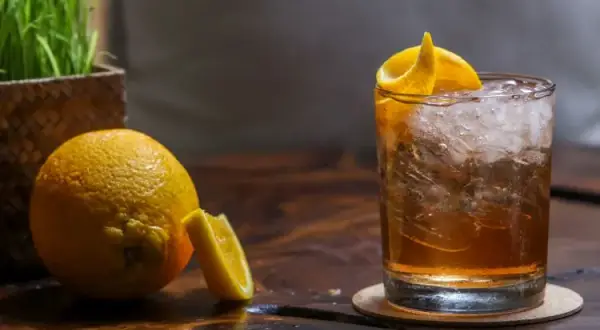Z czym pić whisky Ballantine's? Odkryj najlepsze połączenia smakowe