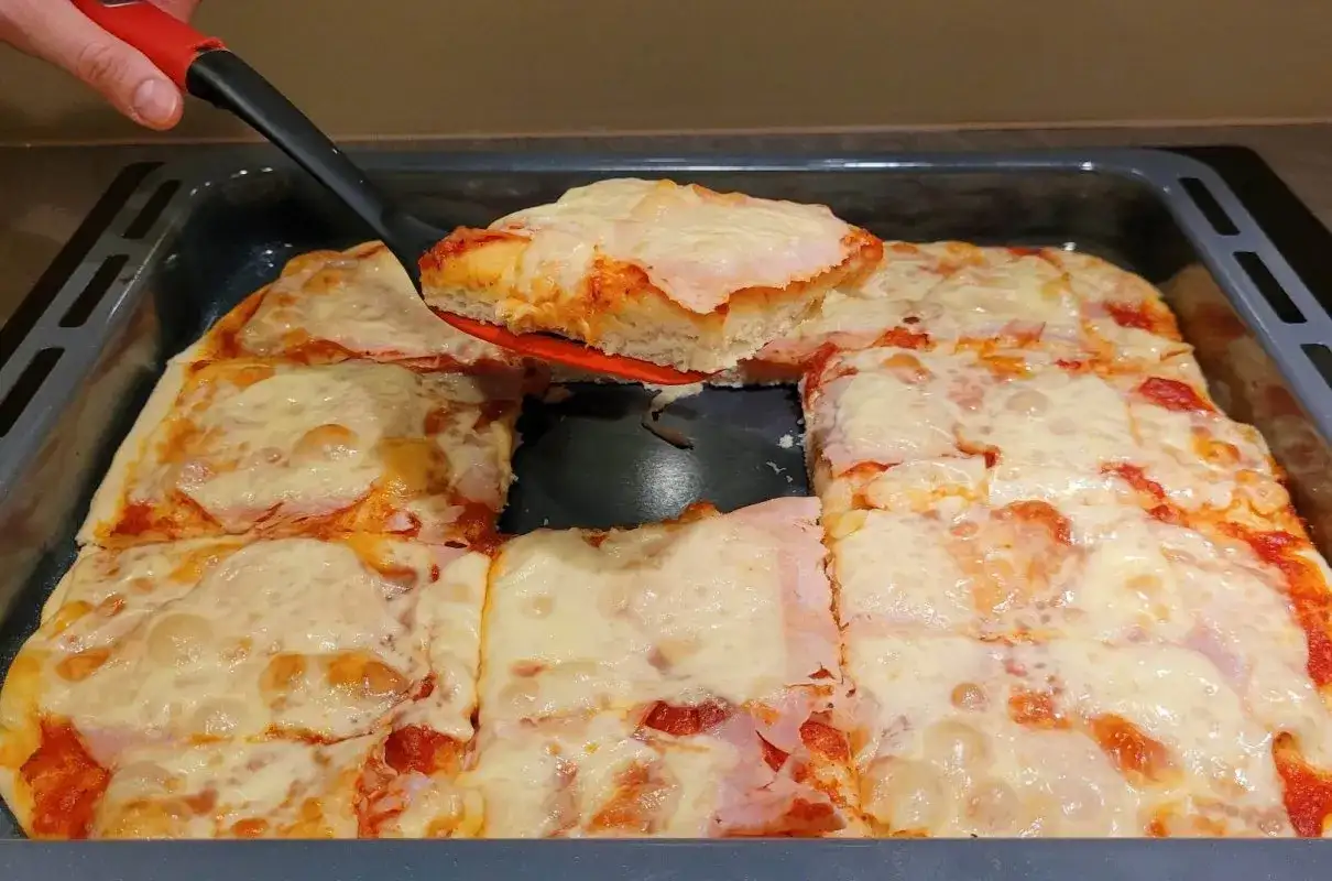 Domowa pizza z blachy: Prosty przepis, który zawsze się udaje