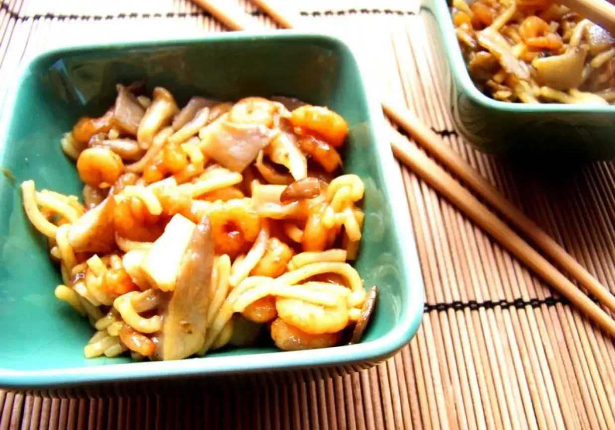 Krewetki w sosie teriyaki: Szybki przepis na obiad w 20 minut