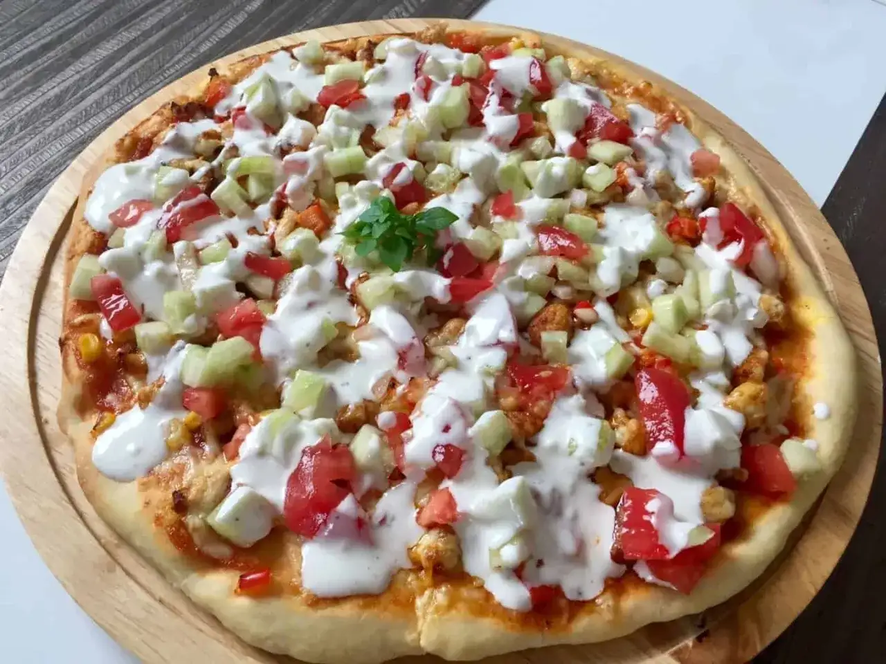Domowa pizza kebab: Przepis krok po kroku lepsza niż z pizzerii!