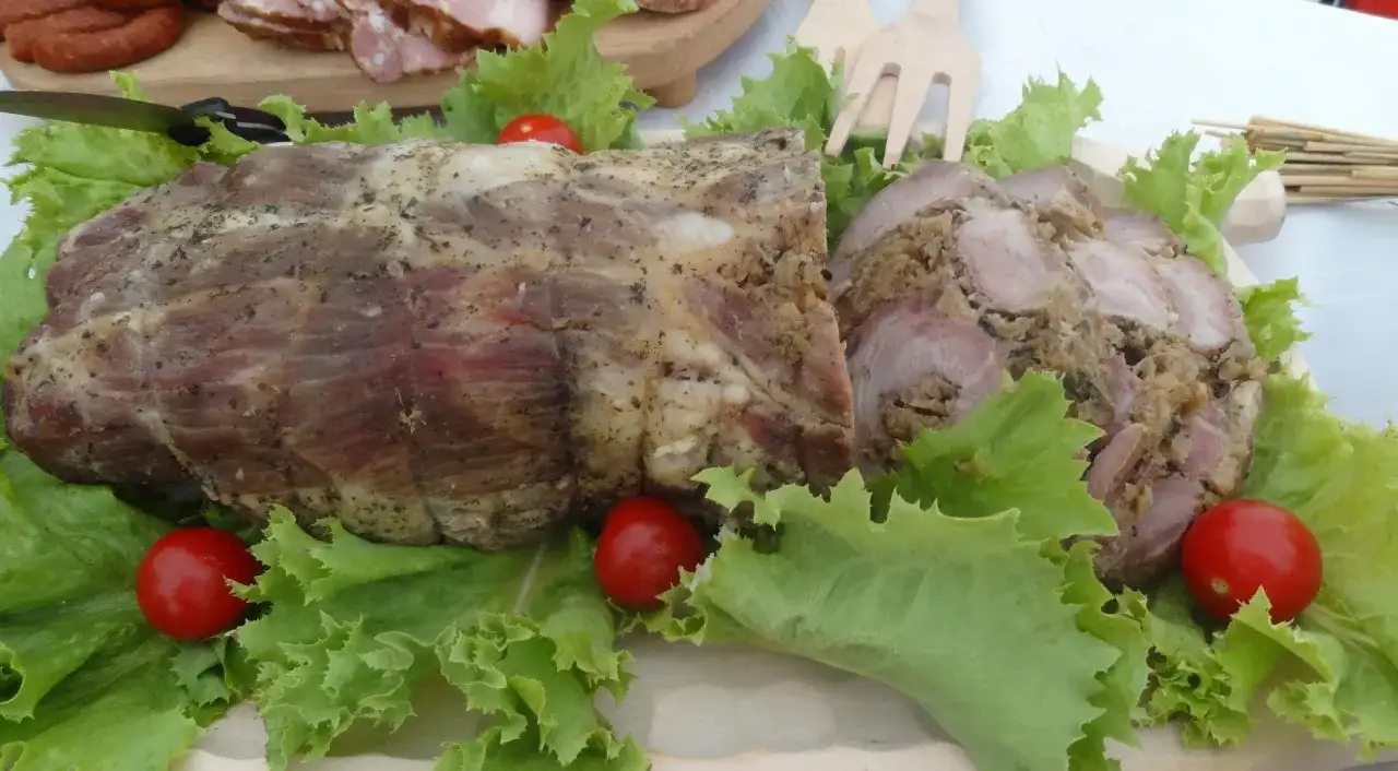Roladki z karkówki z kapustą: przepis na polski obiad marzeń
