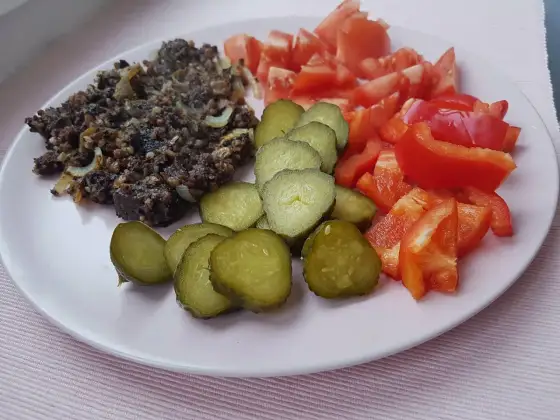 Czy kaszankę można jeść na zimno? Bezpieczeństwo i fakty